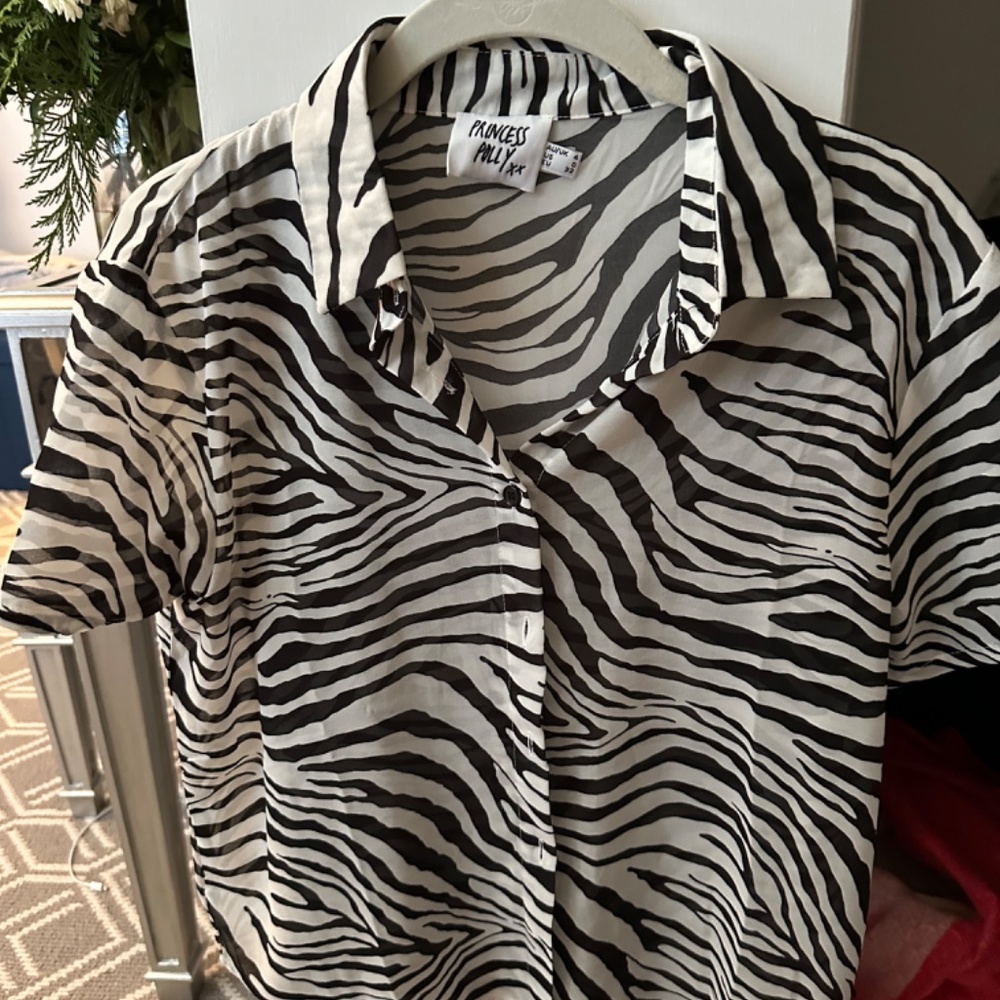 Princess Polly shirt - Picture 2 of 2